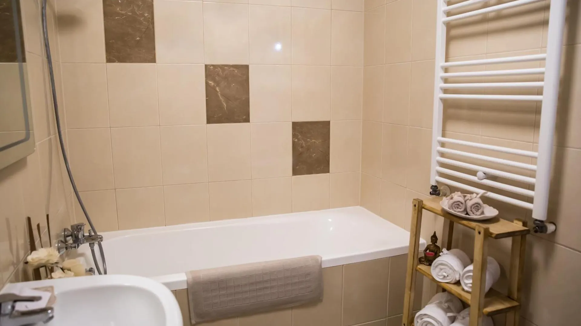 Jsn House - Private Parking & Premium Services Bucharest Apartment