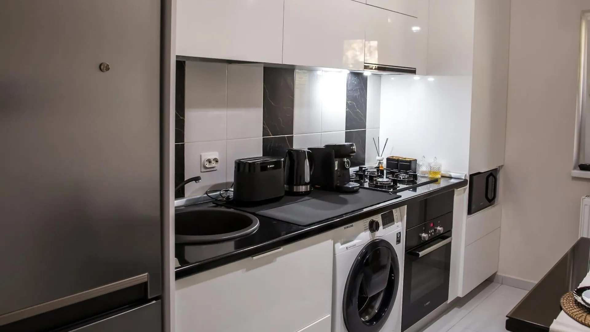 Jsn House - Private Parking & Premium Services Bucharest 0*,  Romania