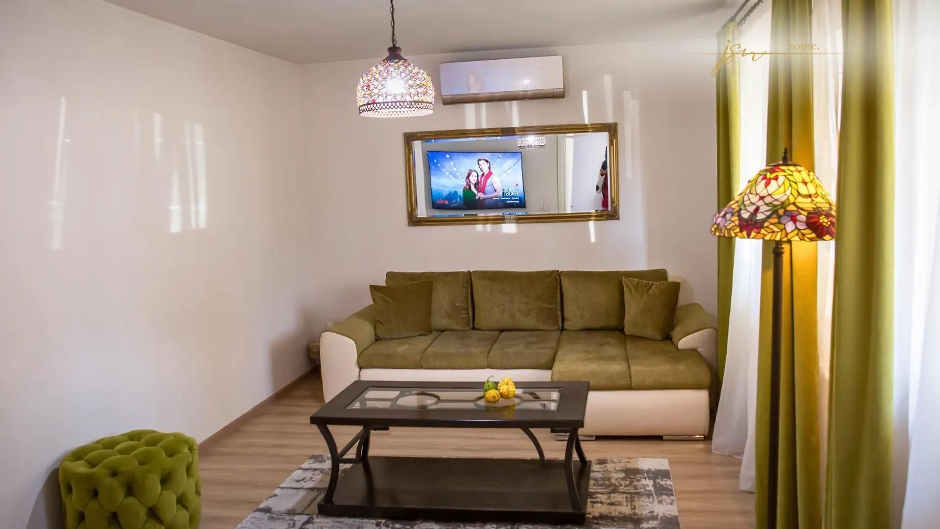 Jsn House - Private Parking & Premium Services Bucharest Romania